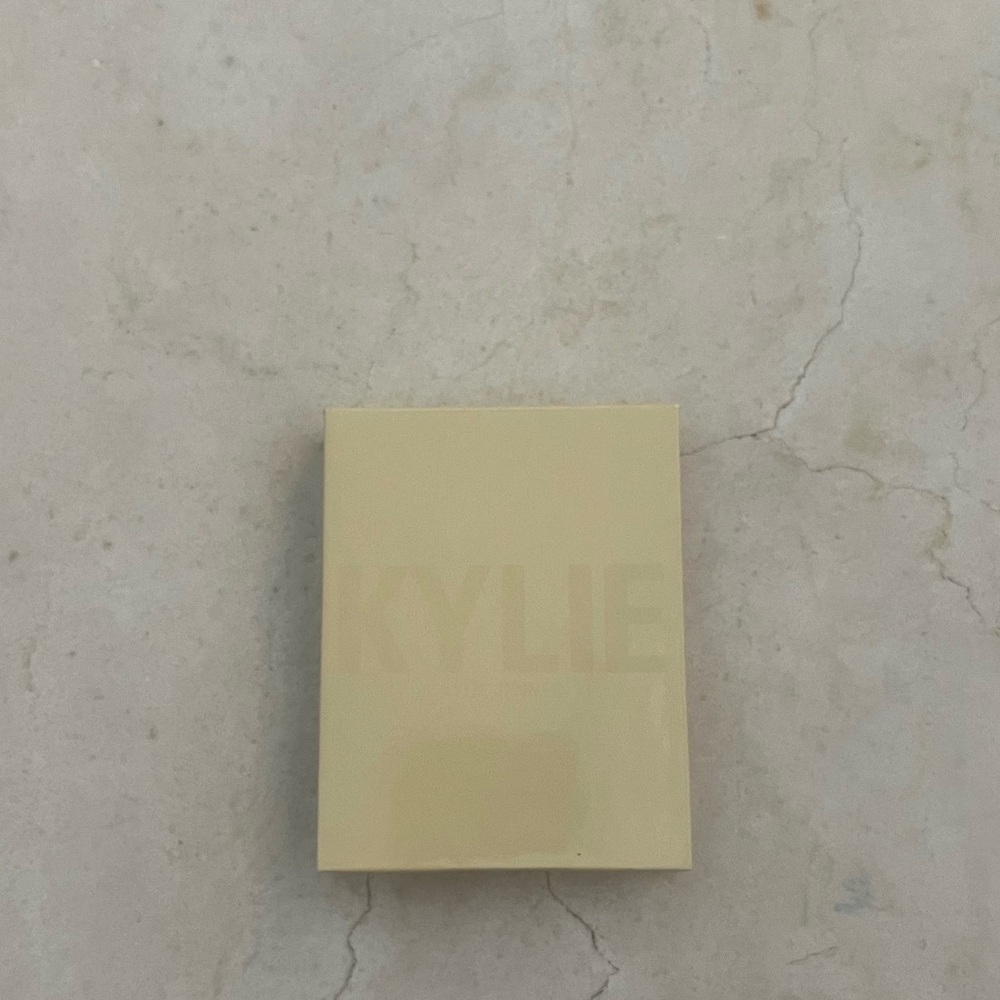 Kylie cosmetics illuminating powder SOLD OUT